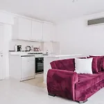 Charming Flat W Balcony Jacuzzi In Sisli